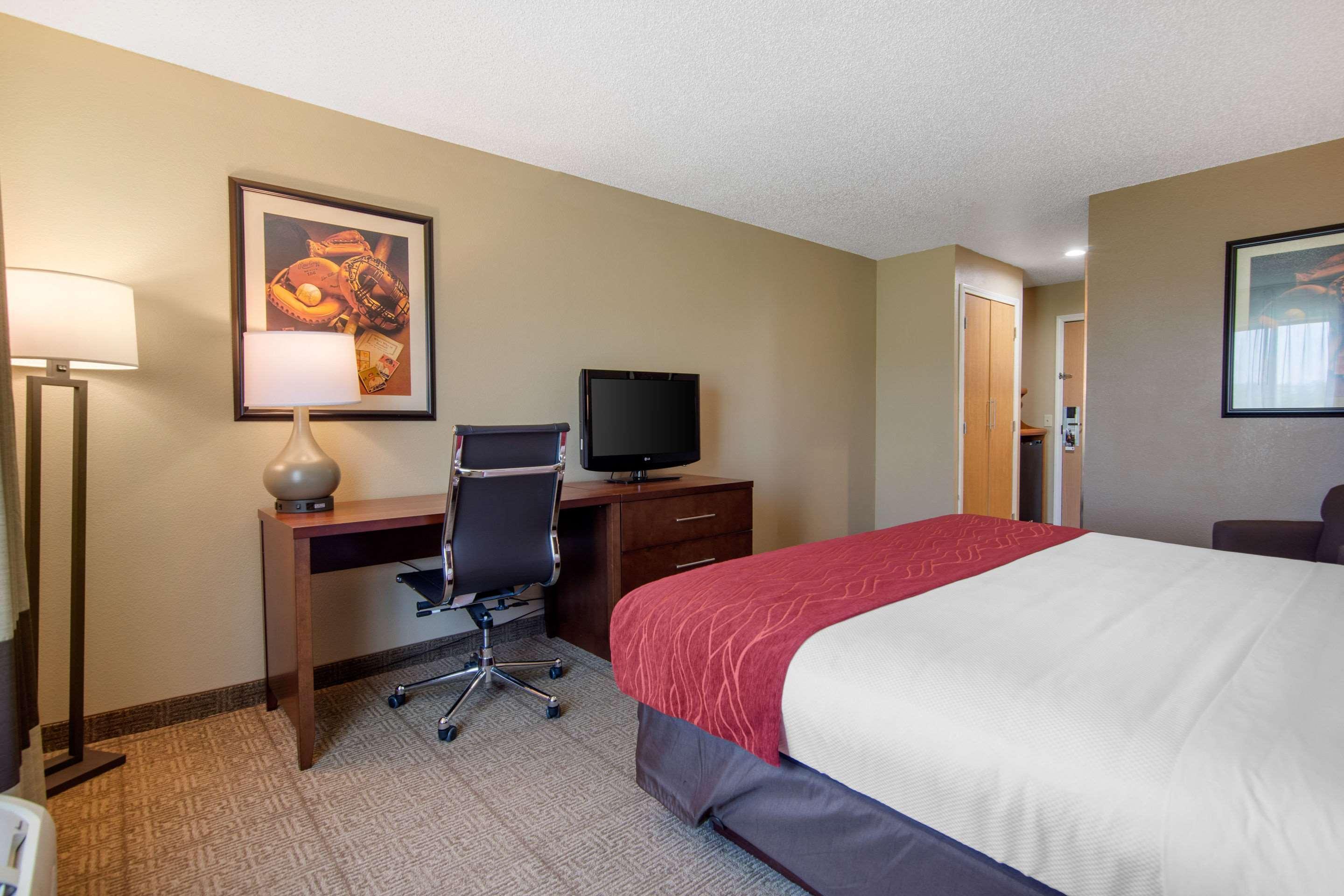 Comfort Inn & Suites Cooperstown - Milford Екстериор снимка