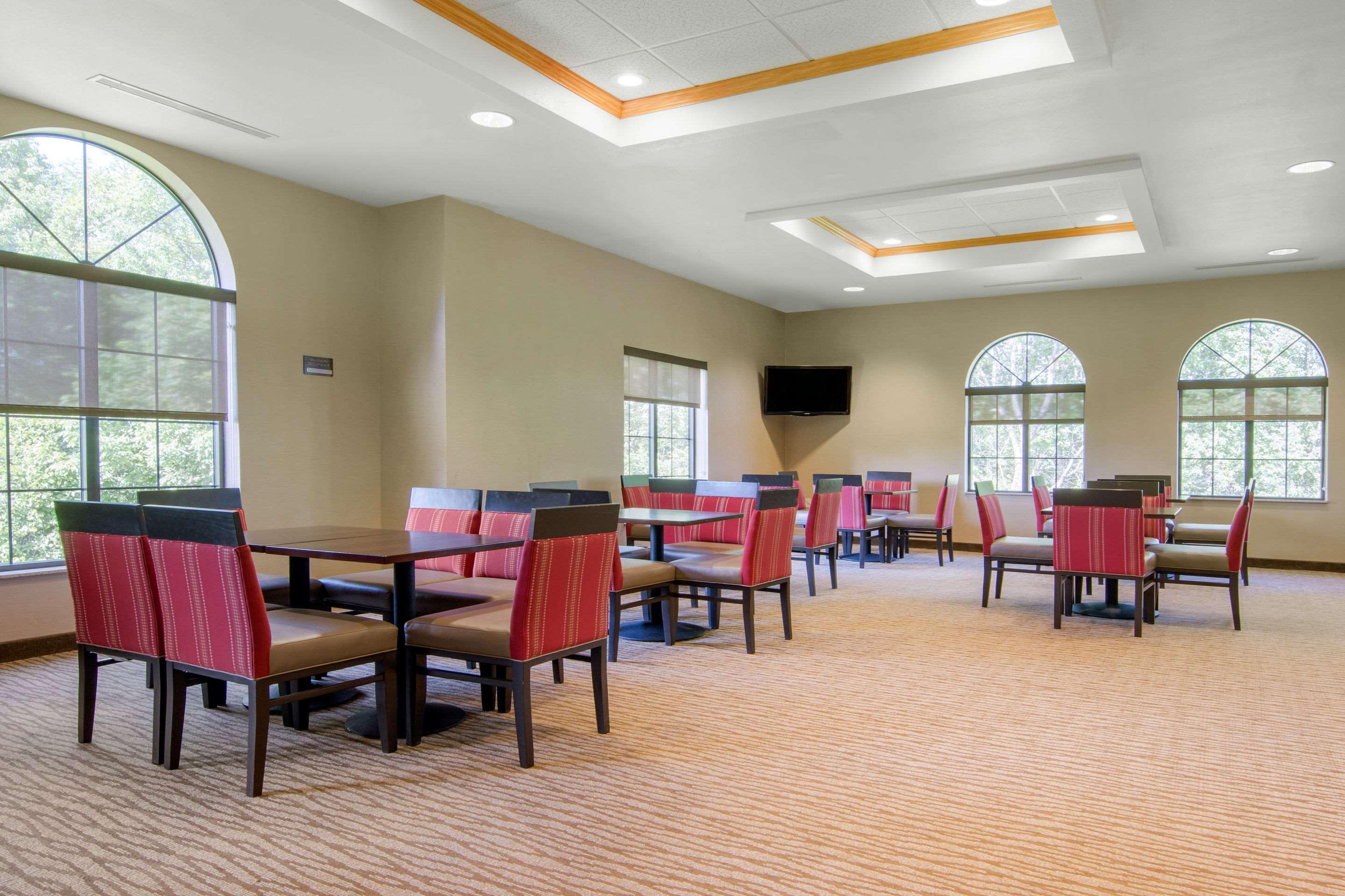 Comfort Inn & Suites Cooperstown - Milford Екстериор снимка