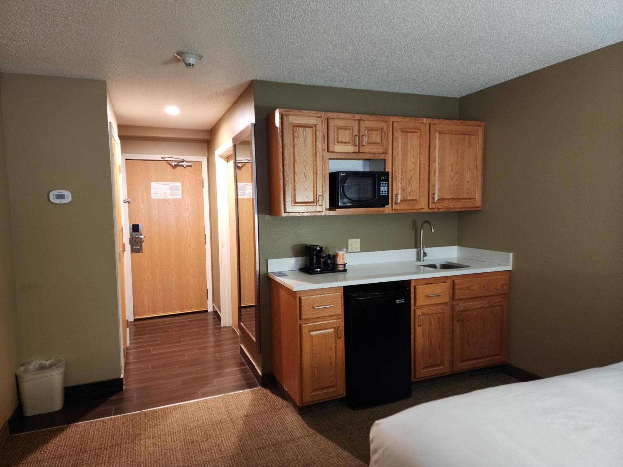 Comfort Inn & Suites Cooperstown - Milford Екстериор снимка